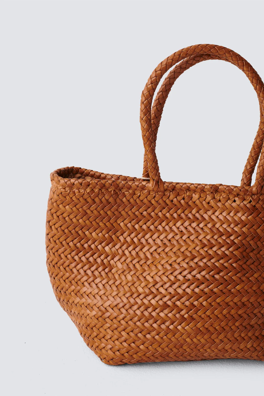 Shoulder Bag Grace Basket Sma Tan-Black-Edges - Image 3