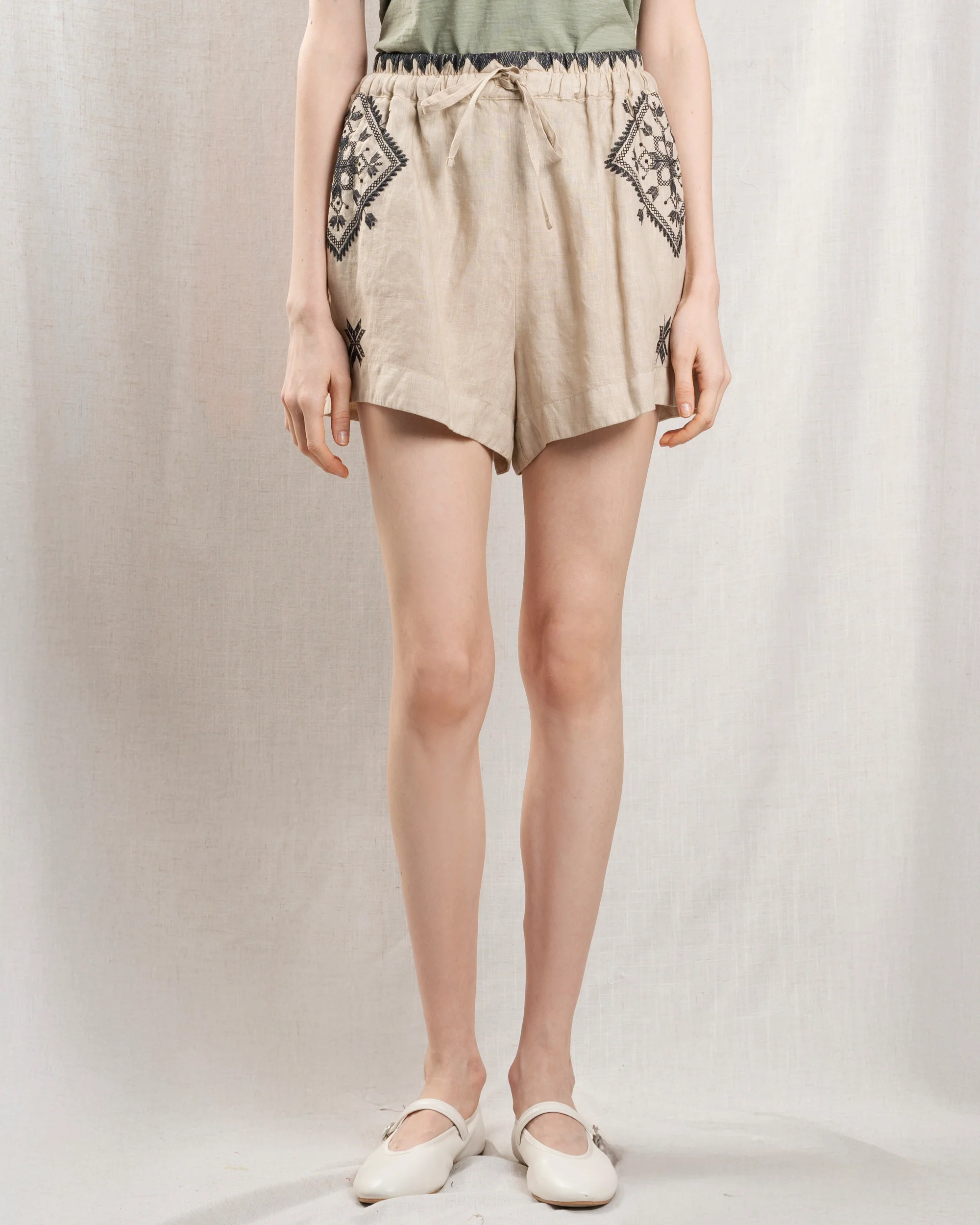 Shorts 2141070 Beige-Black - Image 2