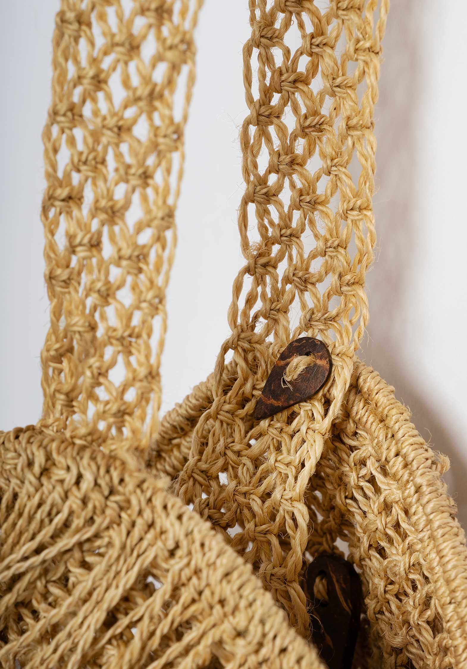 The Jacksons – Bottle Betty Jute Beach Bag in Mustard - Image 3